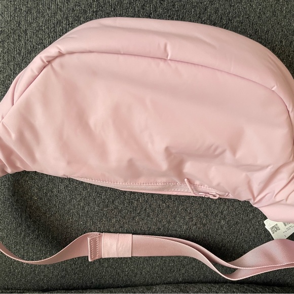 ✨SOLD✨Large Classic Belt Bag 3.5L - Picture 3 of 6